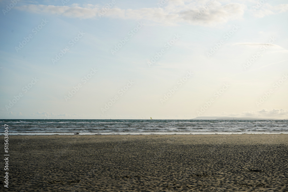 Obraz premium Evening sun on a sandy beach