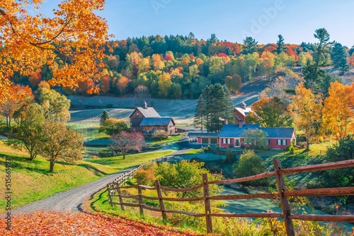 Fotografie Early autumn foliage scene of farmhouses in Woodstock, Vermont mountains