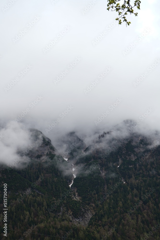 Montaña con nubes - Mittenwald, Alemania 