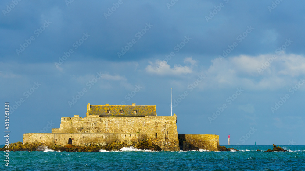 Ciel chargé sur le Fort National à Saint Malo