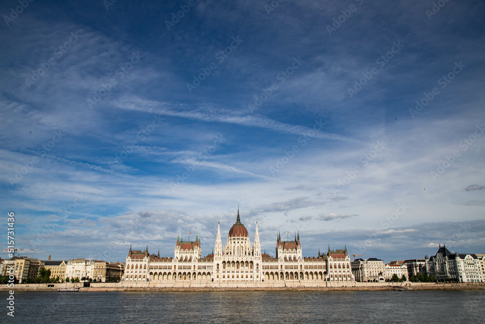 Fototapeta premium budapest city skyline at Hungalian Parliament and Danube River Budapest Hungary