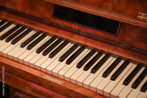 Eine Detailansicht von einem Klavier, eines Flüges, Pianos. 