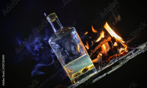 Schilderij op canvas mezcal leña fuego noche nubes alcohol fogata cervezas canciones cantantes botell