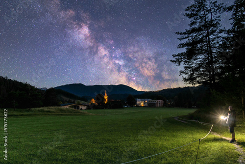 Zentrum der Milchstrasse, nächtliche Landschaftsaufnahme mit Sternenhimmel, Langzeitbelichtung photo