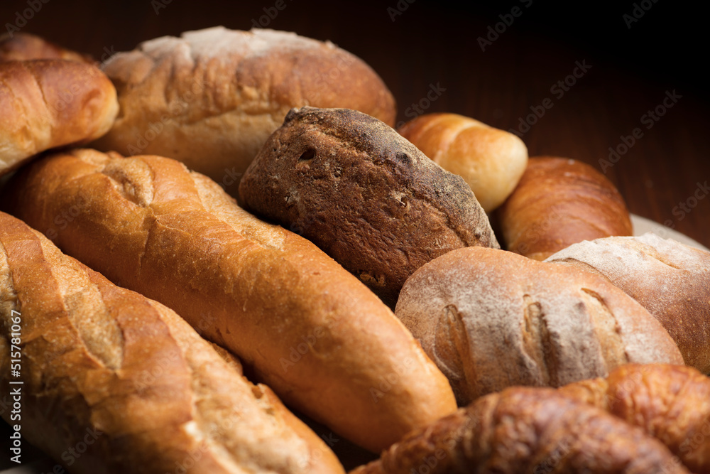 たくさんの種類のパンが並んだ集合撮影