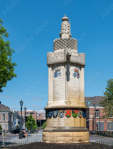 Nassau-Baroniemonument in Breda photo