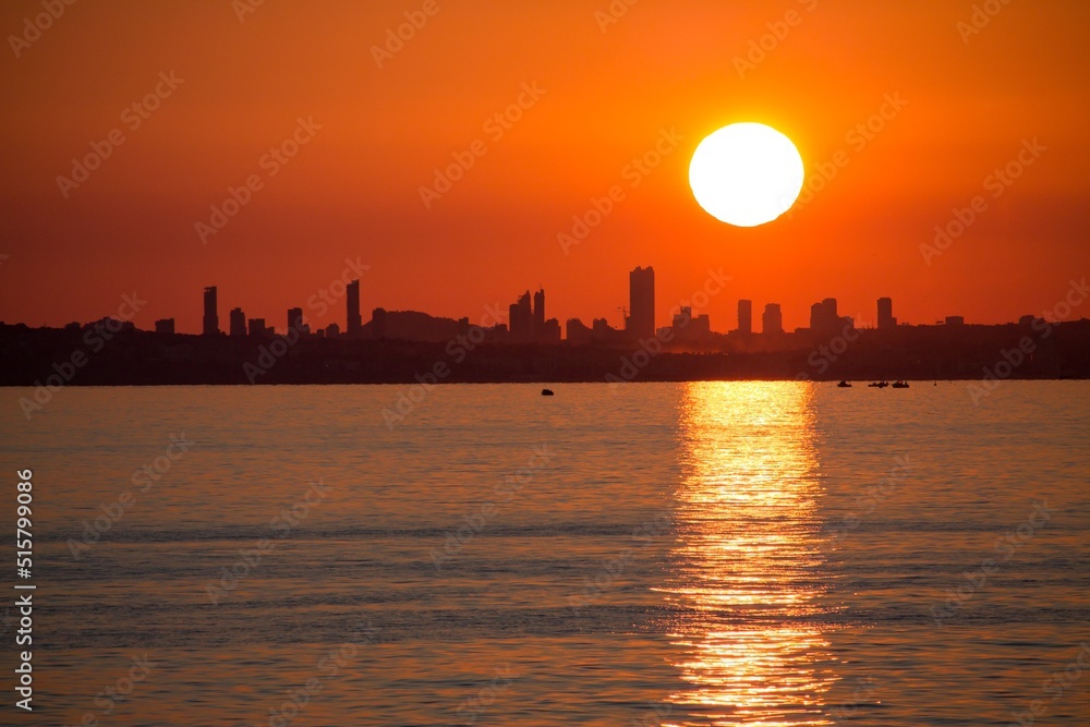 Atardecer  visto desde calpe con Benidorm de fondo