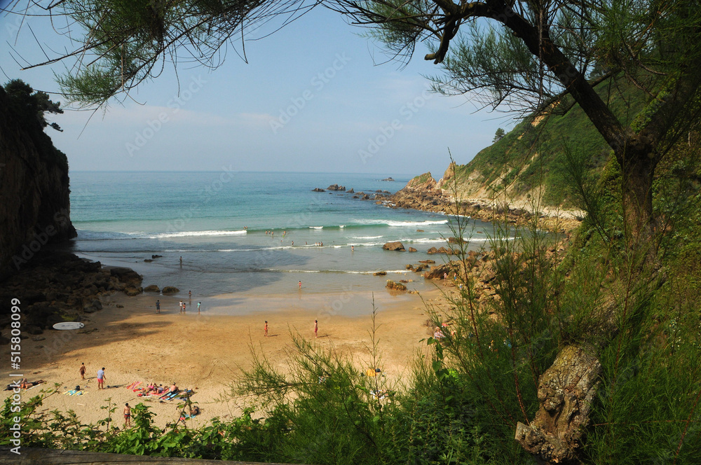 paisaje de una playa en asturias paisaje de una playa en asturias