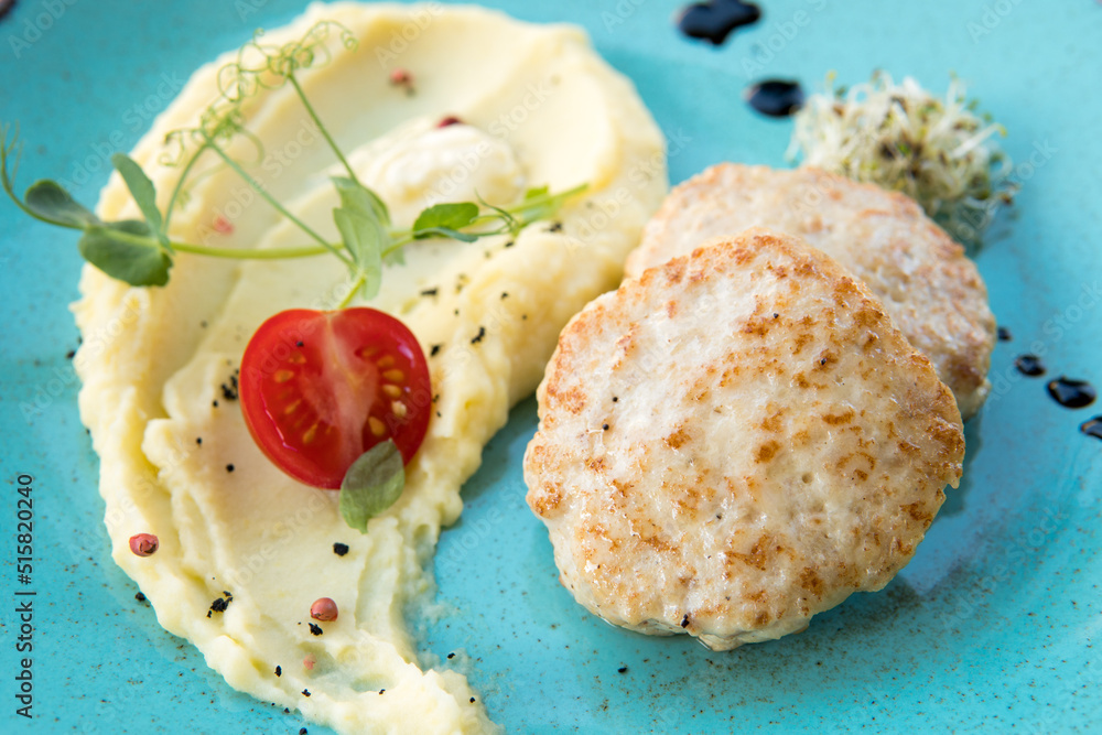 Mashed potatoes with beef patty and tomato Mashed potatoes with beef patty and tomato