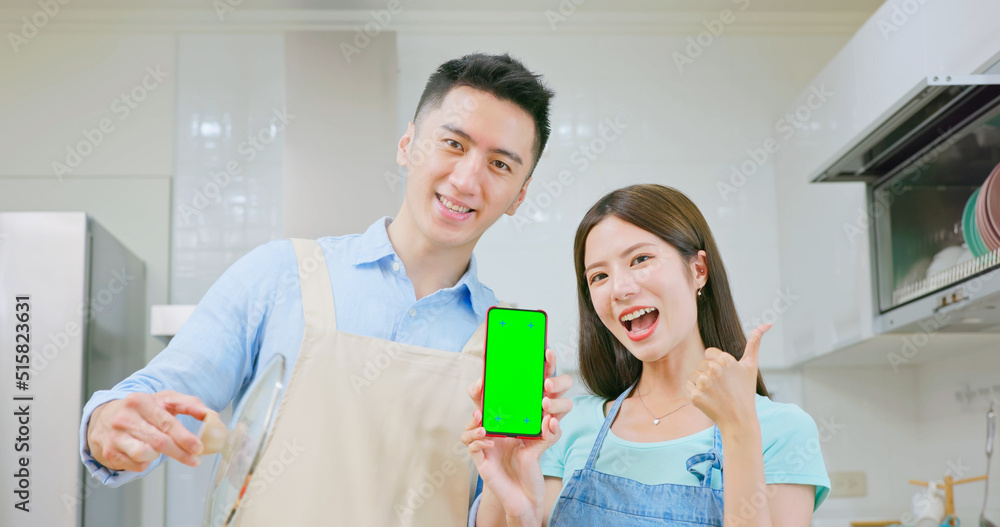 couple and green screen mobile couple and green screen mobile
