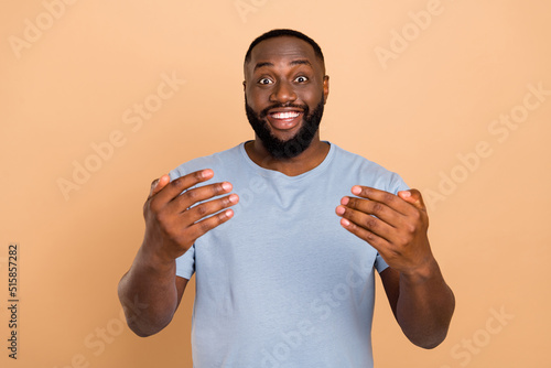 Canvas Print Portrait of attractive kind friendly cheerful guy calling you come here isolated