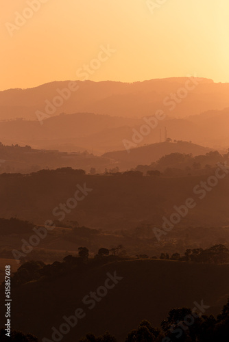 Wallpaper Mural Camanducaia, Minas Gerais, Brasil: Pôr do Sol com as camadas de Montanha, visto da estrada entre Camanducaia e Monte Verde na Serra da Mantiqueira  Torontodigital.ca