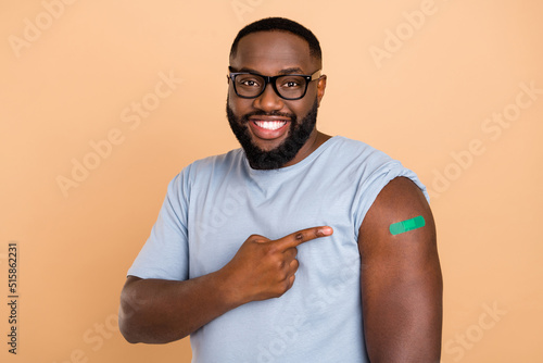 Konstfotografi Photo of funny young beard guy index arm vaccinated wear spectacles blue outfit