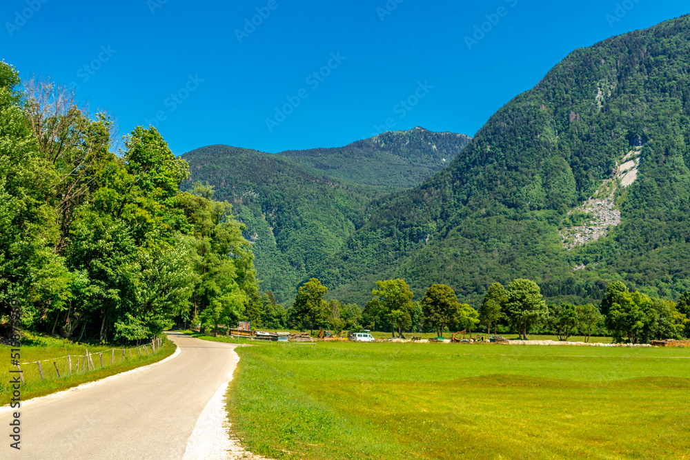 Willkommen im wunderschönen Soča-Tal in der Nähe der Julischen Alpen - Slowenien Willkommen im wunderschönen Soča-Tal in der Nähe der Julischen Alpen - Slowenien