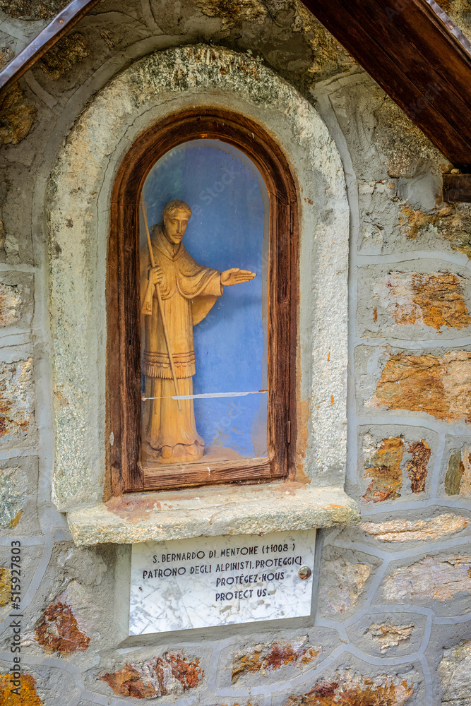 San Bernardo di Mendone, Schutzherr über die Bergsteiger, an einer Kapelle am Stausee Place Moulin im Aostatal