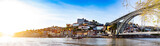 Vista panorámica del Viejo Oporto. La ciudad de Oporto y la Ribeira sobre el río Duero desde Vila Nova de Gaia, Portugal.
