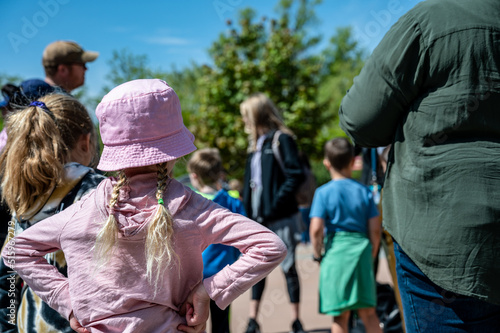 Elementary school class field trip to a outdoor zoo.