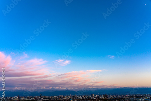 呉羽山展望台から望む立山連峰と北陸新幹線