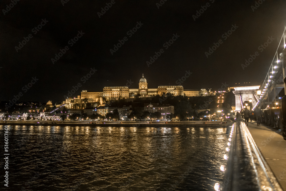 Fototapeta premium Budapest bei Nacht - Donau