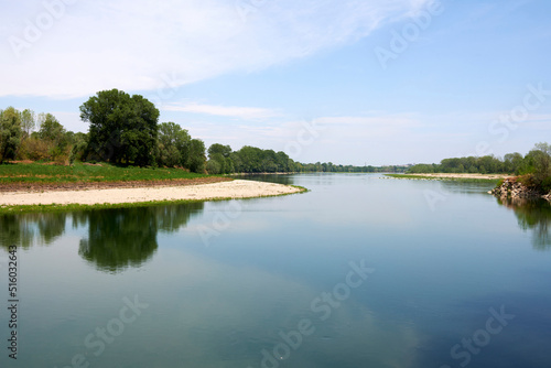 Fototapeta Naklejka Na Ścianę i Meble -  fiume adda