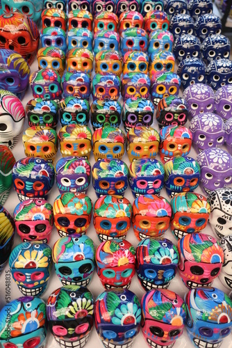 Calaveras de colores artesanias