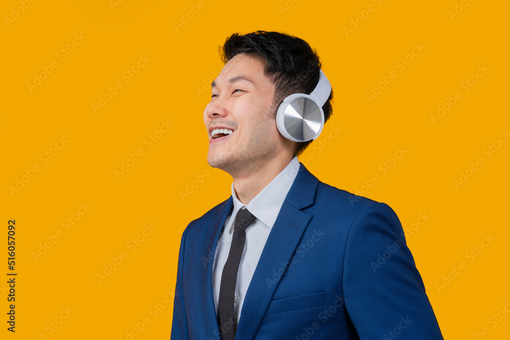 Φωτογραφία stylish asian male male business person wear formal suit and headphone smart rel