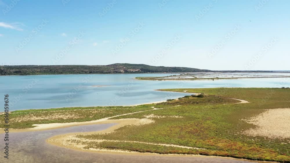 survol des corbières dans le sud de la France et vue sur la méditerranée survol des corbières dans le sud de la France et vue sur la méditerranée