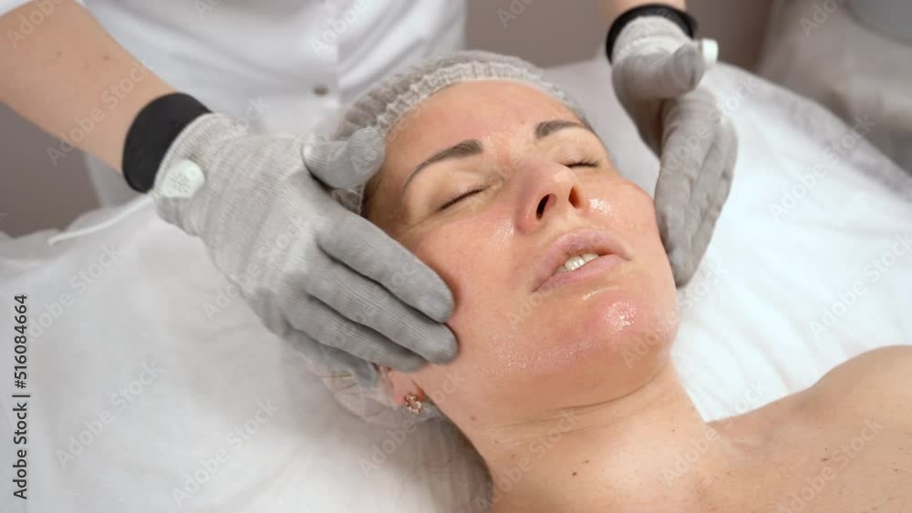 Electric micro-current procedure with conductive gloves. Anti-age, face lifting. Electric micro-current procedure with conductive gloves. Anti-age, face lifting.
