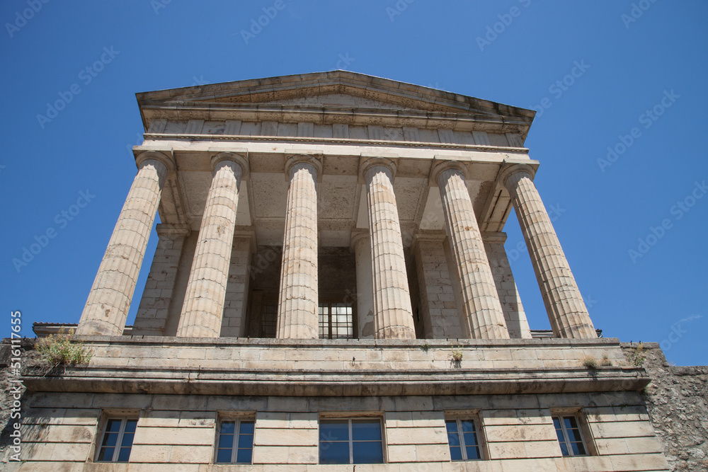 Tribunal de Largentière avec ses six colonnes de pierre Tribunal de Largentière avec ses six colonnes de pierre