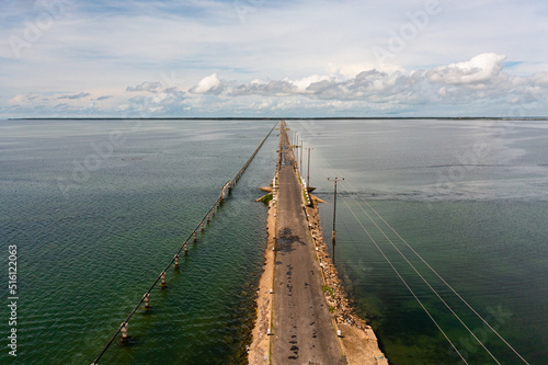 Cuadro en lienzo Sangupiddy Bridge is a road bridge across Jaffna Lagoon in northern Sri Lanka
