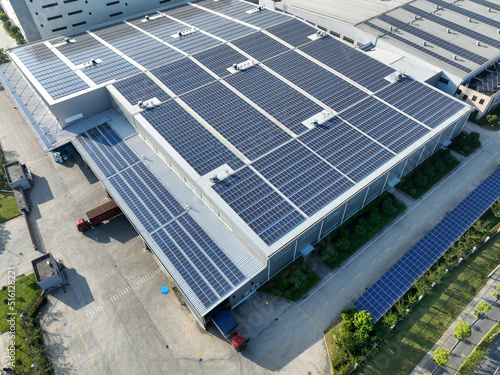 Obraz na płótnie solar power station on factory rooftop w salonie