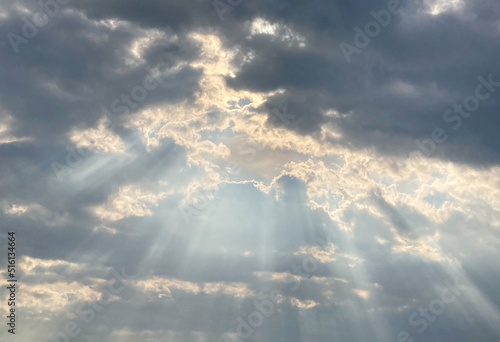 薄明光線、天使の梯子
 crepuscular rays