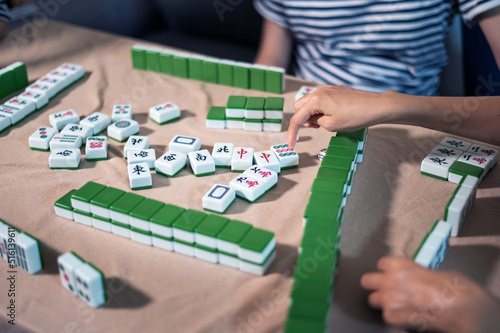 Obraz na płótnie Women playing mahjong traditional Chinese board game at home w salonie
