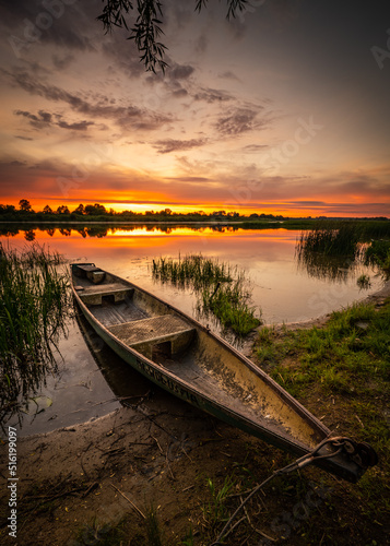 Fototapeta Naklejka Na Ścianę i Meble -  colorful and delightful sunset over the bug river