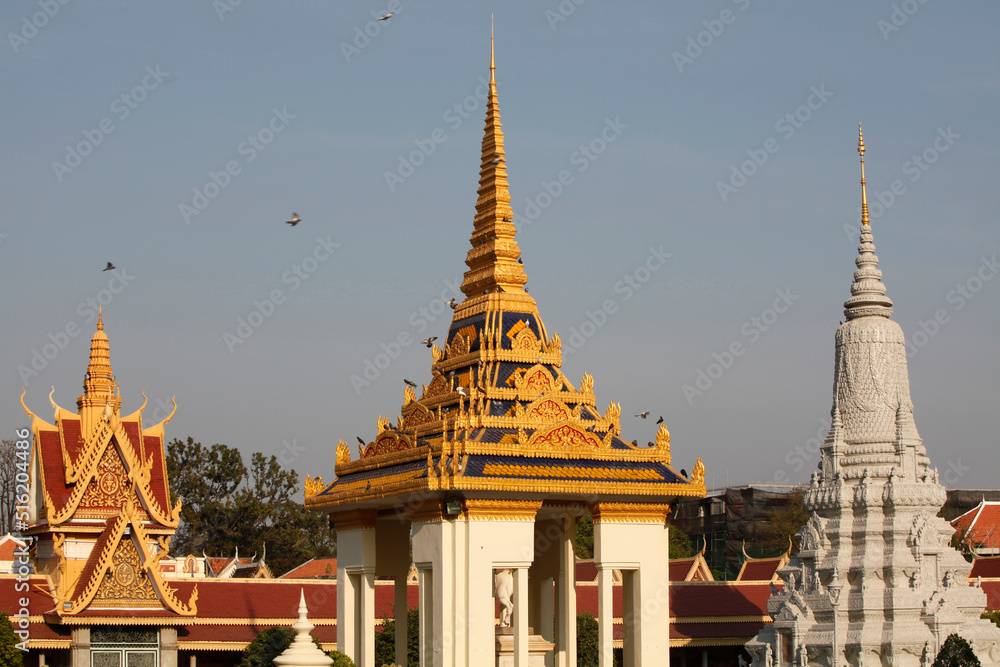 Fototapeta premium Wat Preah Keo Morokat, also known as the Silver Pagoda or Temple of the Emerald Buddha