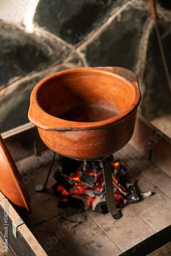 cocinando con leña en olla de barro tradicional Argentina photo