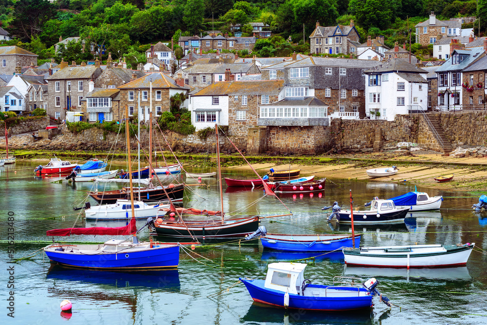 Obraz premium Mousehole seaside village in Cornwall, England