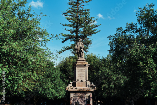 Estatua fuente en el centro historico de queretaro plaza de armas