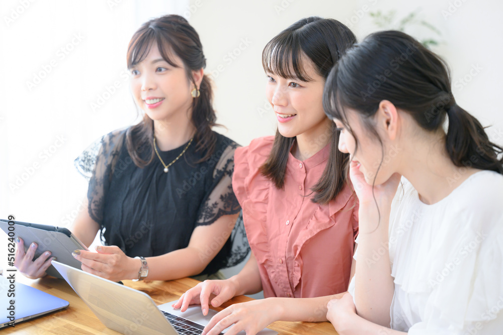 起業を考える女性チーム 起業を考える女性チーム