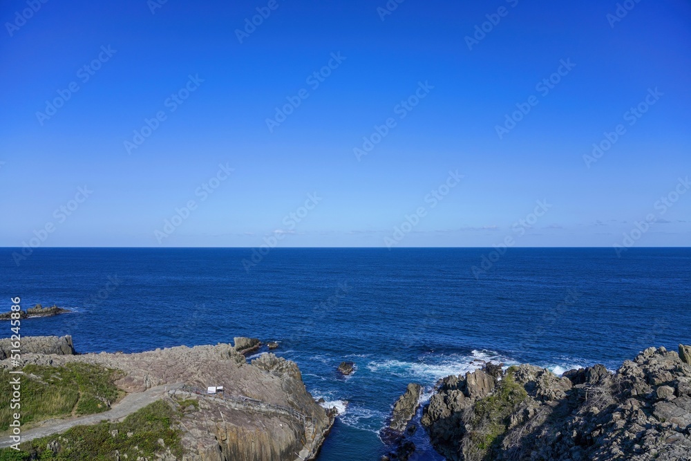 Fototapeta premium 崖の上から見下ろす日本海の情景＠東尋坊、福井