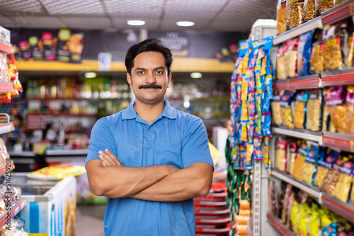 Canvas Print Man at grocery store products