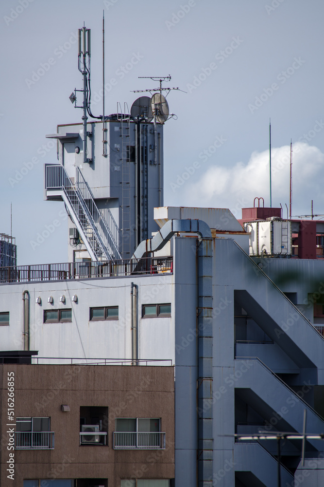 Naklejka premium 東京港区赤坂5丁目の建物と雲の風景