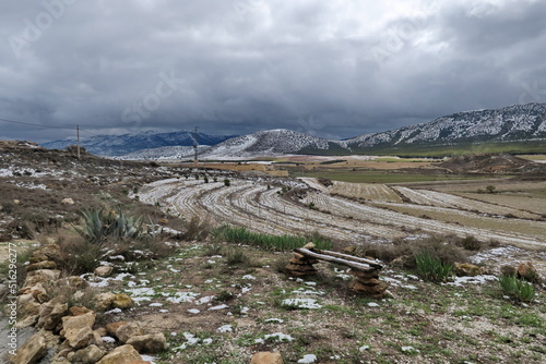 Paysage de campagne andalouse sous la neige.