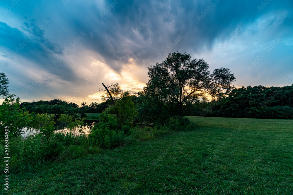 Obraz premium Reflection on Lake at Dusk at Turtlehead Lake Nature Preserve in Orland Park, IL (Suburban Chicago)
