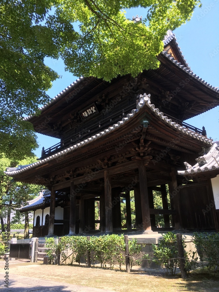 京都　夏の建仁寺三門