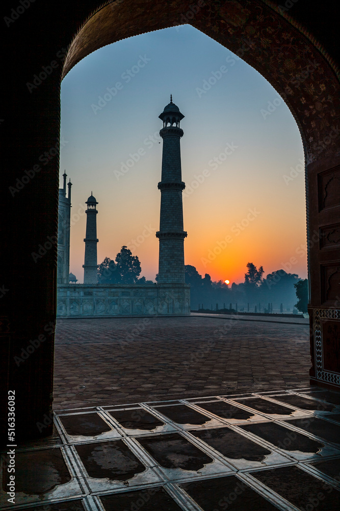 Fototapeta premium View at the Taj Mahal in Agra, Uttar Pradesh, India, Asia