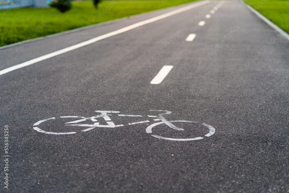 Obraz premium bike path, bicycle sign on asphalt