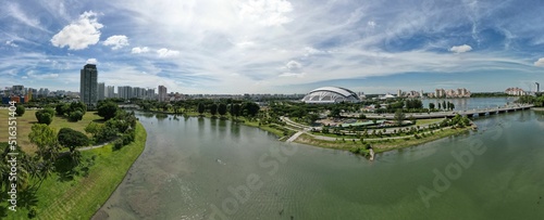 Canvas Print Panoramic shot of river in Marina Bay Sand with buildings and green landscape in