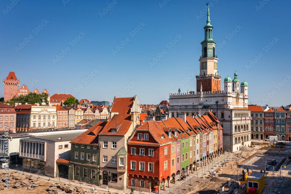 Beautiful architecture of the Main Square in Poznan at summer. Poland - obrazy, fototapety, plakaty 