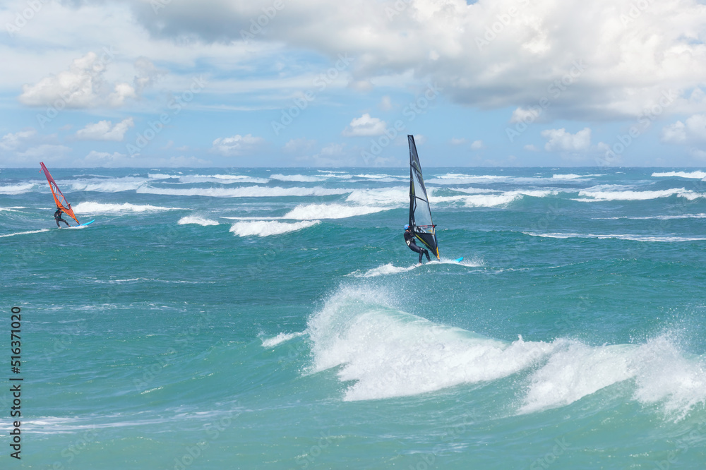 Obraz premium Windsurfing on the waves of the Mediterranean Sea